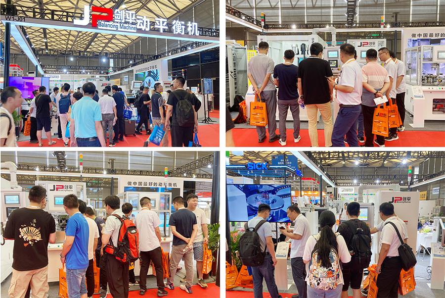 人們紛紛聚集在展位前，了解劍平動(dòng)平衡機(jī)